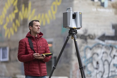 Trimble X12